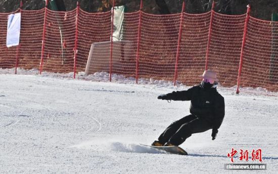 11��21�գ��L��ɏ��ɽ��ѩ���_��������ѩ�ۺ����w�(y��n)�������� �z