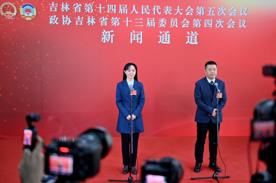 1��26���������f(xi��)����ʡ��ʮ����ί�T��(hu��)���ĴΕ�(hu��)�hί�Tͨ�������u�B��(��һ)�ش�ӛ���ᆖ(w��n)�� ���� �z