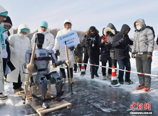 1��10���������L(zh��ng)����һ��(ch��ng)�C(j��)���˱�ѩِ�����C(j��)�������������ϓ]��(d��ng)ѩ�����ڱ����ϊ^�����С���������ӛ�� ���� �z