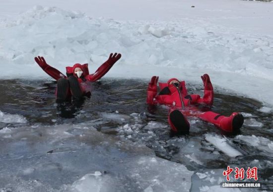 2��5��������ʡ�L���У�һ�(xi��ng)��(d��)�صı����(xi��ng)Ŀ���������ο�ǰ���w�(y��n)���ڇ�(y��n)������У����c��������Ŀ�ļtɫ�����b������ȻƯ���ڱ���֮�������܄e�µı�ѩ��Ȥ�������� �z