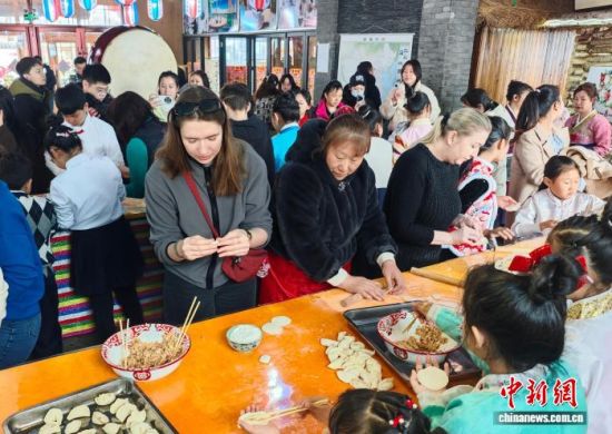 3��8�������ְ��D�����_˹�ο��w�(y��n)����ӡ��w���� �z